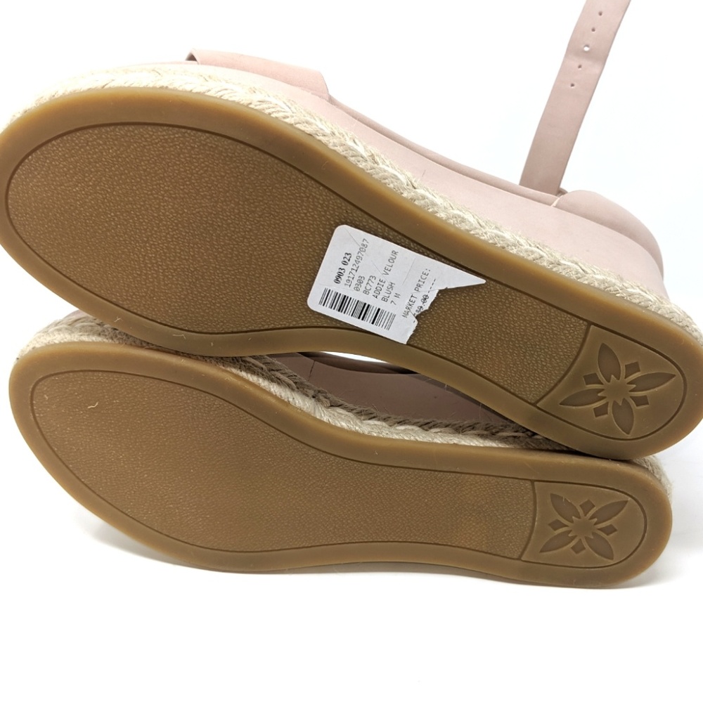 🚨🎉Host Pickx3🎉BCB Pink Shoes Velour Blush Sandals - Picture 2 of 8